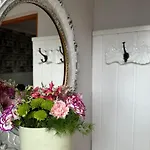 Forteca, Goscinne Nad Stawem Bed & Breakfast
