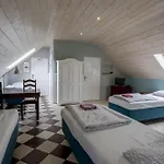 Forteca, Goscinne Nad Stawem Bed and Breakfast Dzierżoniów