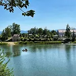 Forteca, Goscinne Nad Stawem Bed & Breakfast