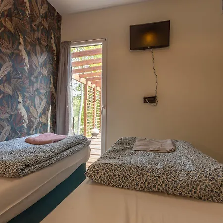 Forteca, Goscinne Nad Stawem Bed & Breakfast