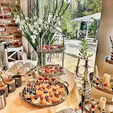 Forteca, Goscinne Nad Stawem Frühstückspension Dzierżoniów