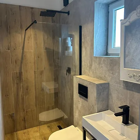 Forteca, Goscinne Nad Stawem