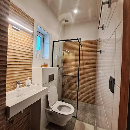 Forteca, Goscinne Nad Stawem Дзержонюв