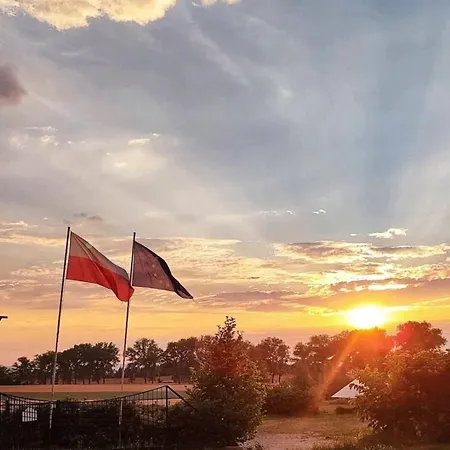 Forteca, Goscinne Nad Stawem 3*