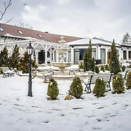 Forteca, Goscinne Nad Stawem 3*