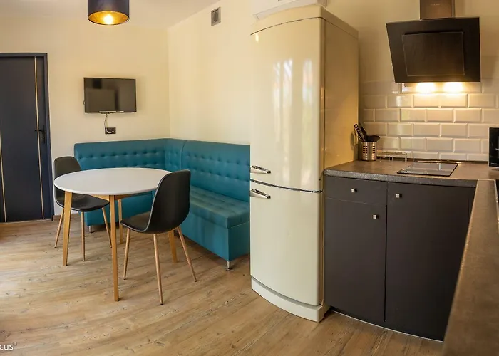 Forteca, Goscinne Nad Stawem 3*