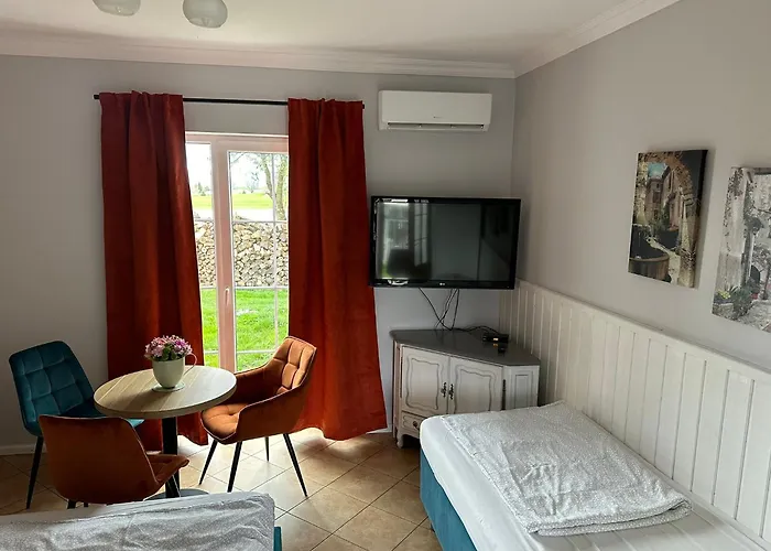 Forteca, Goscinne Nad Stawem Oda ve Kahvaltı Dzierżoniów