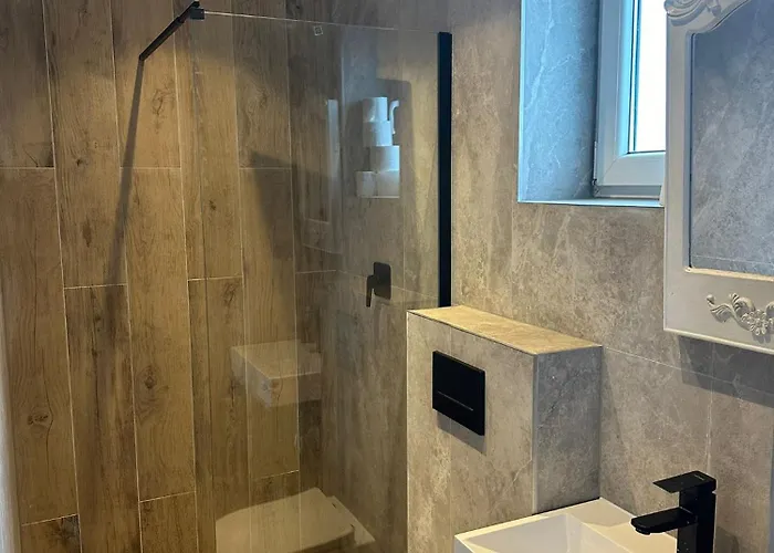 Forteca, Goscinne Nad Stawem