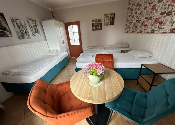 Forteca, Goscinne Nad Stawem Dzierżoniów