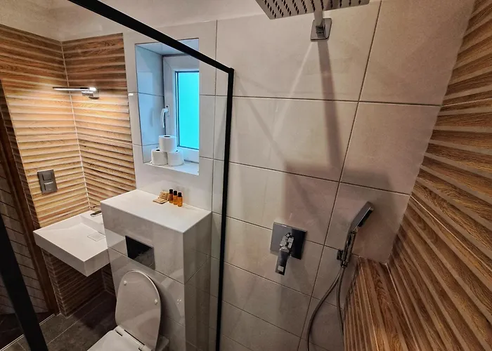 Forteca, Goscinne Nad Stawem Oda ve Kahvaltı