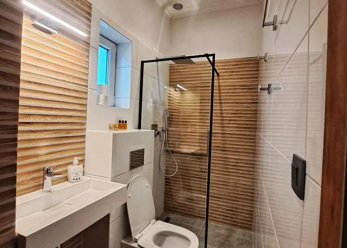 Forteca, Goscinne Nad Stawem Dzierżoniów