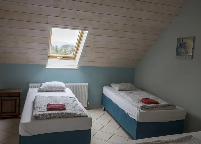 Forteca, Goscinne Nad Stawem Oda ve Kahvaltı Dzierżoniów