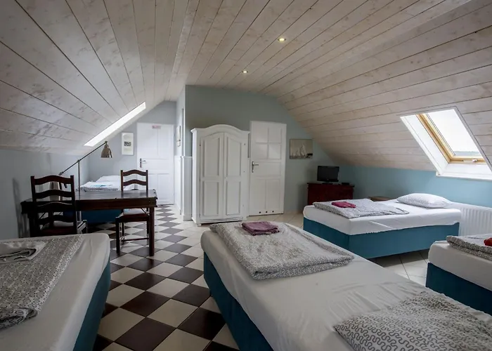 Forteca, Goscinne Nad Stawem Oda ve Kahvaltı Dzierżoniów