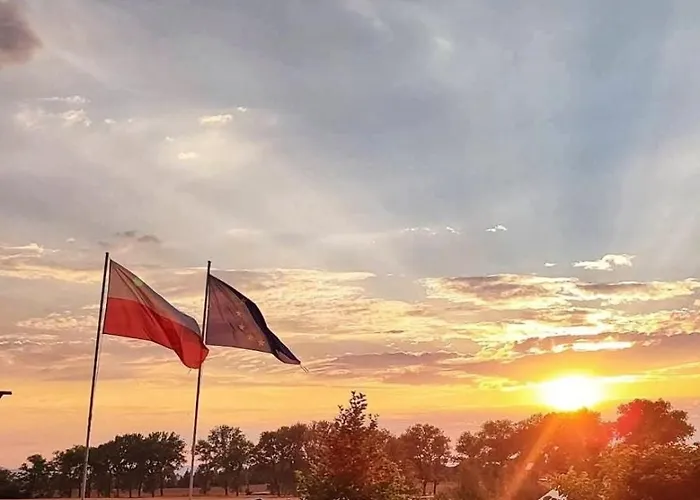 Forteca, Goscinne Nad Stawem 3*